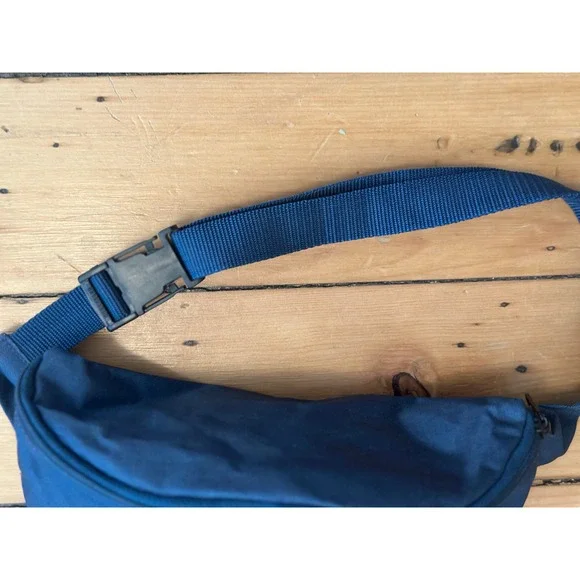 Walt Disney World Vintage Navy Fannypack - Picture 7 of 7